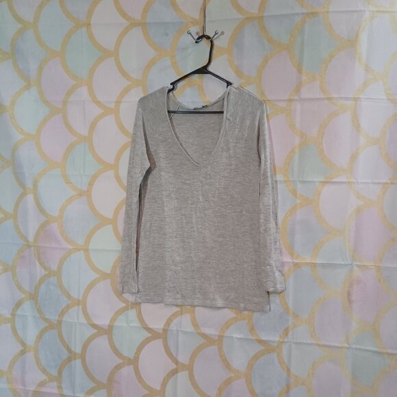 American Eagle Outfitters Ladies XS Lightweight V Neck Knit Sweater Light Grey - Picture 2 of 7